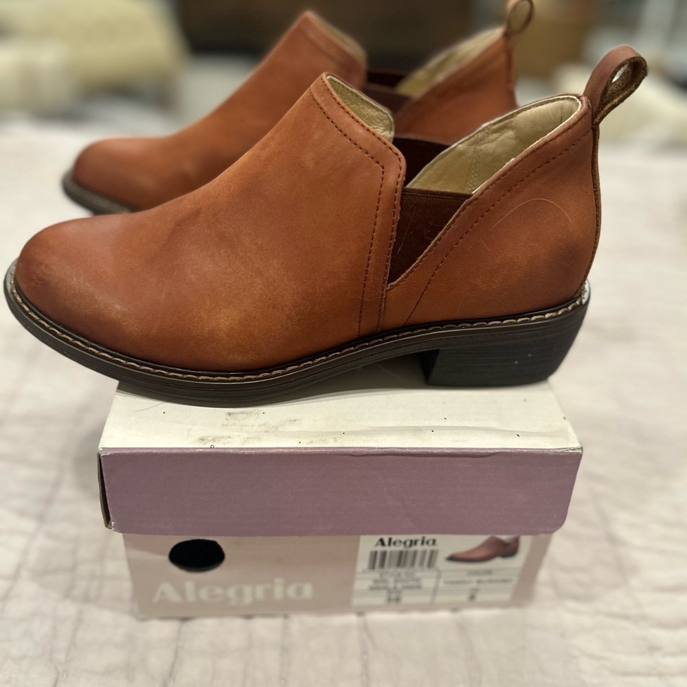 Alegria Merle Tawny Burnish Boot 8 - Picture 5 of 7